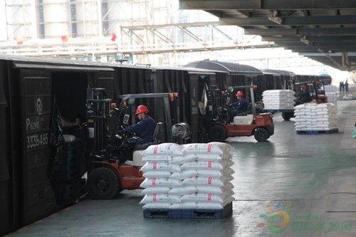 蘭州石化化工儲運(yùn)廠備足貨源助春耕 化工原料及產(chǎn)品保供有力